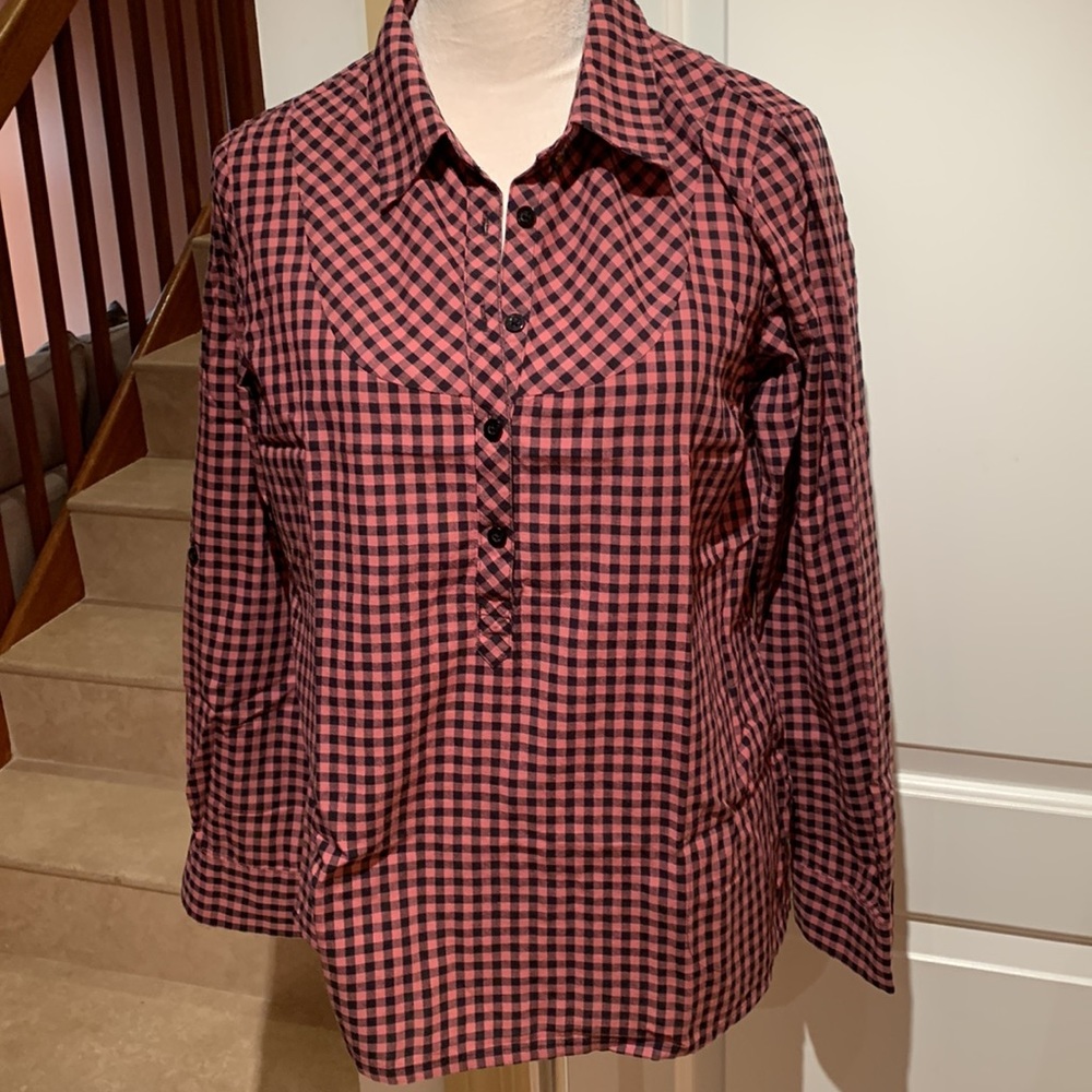 I Heart Ronson, Gingham plaid Shirt. Size Large.‎ Buttons on front.  Blac…
